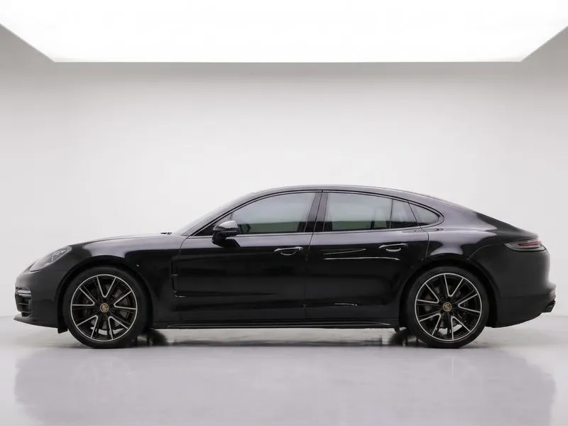 Porsche Panamera 2021
