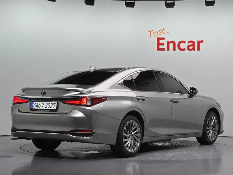 Lexus ES 2024