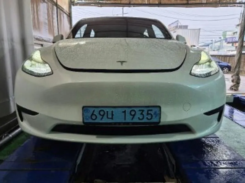 Tesla Model Y 2024