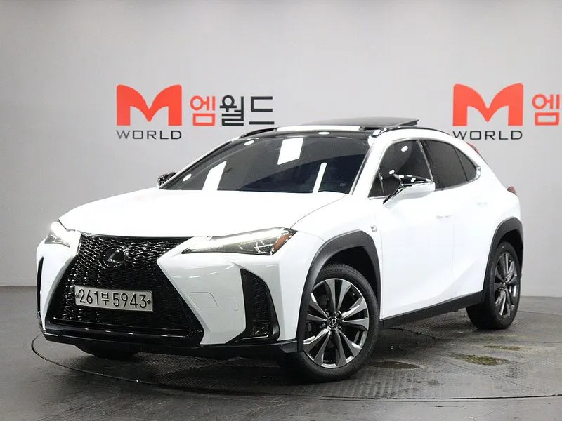 Lexus UX 2024